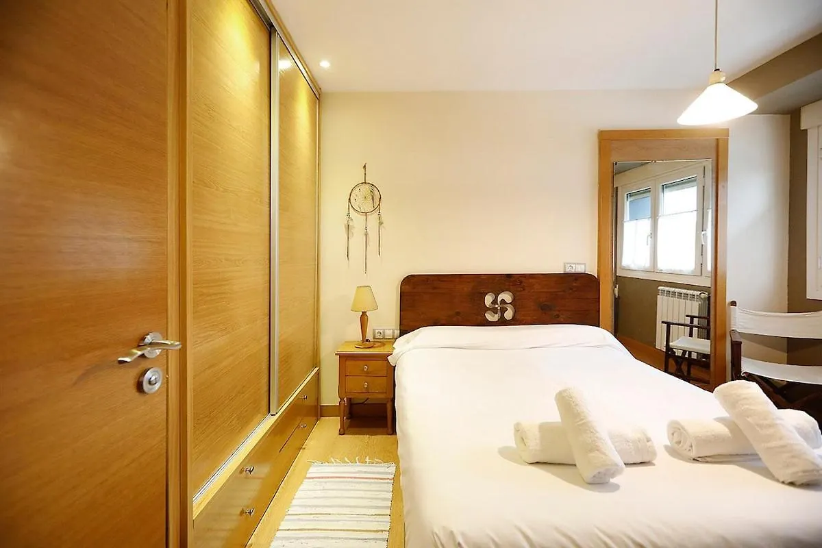 Bright apartment 2 bedrooms and 2 bathrooms, Balcony and views San Sebastian