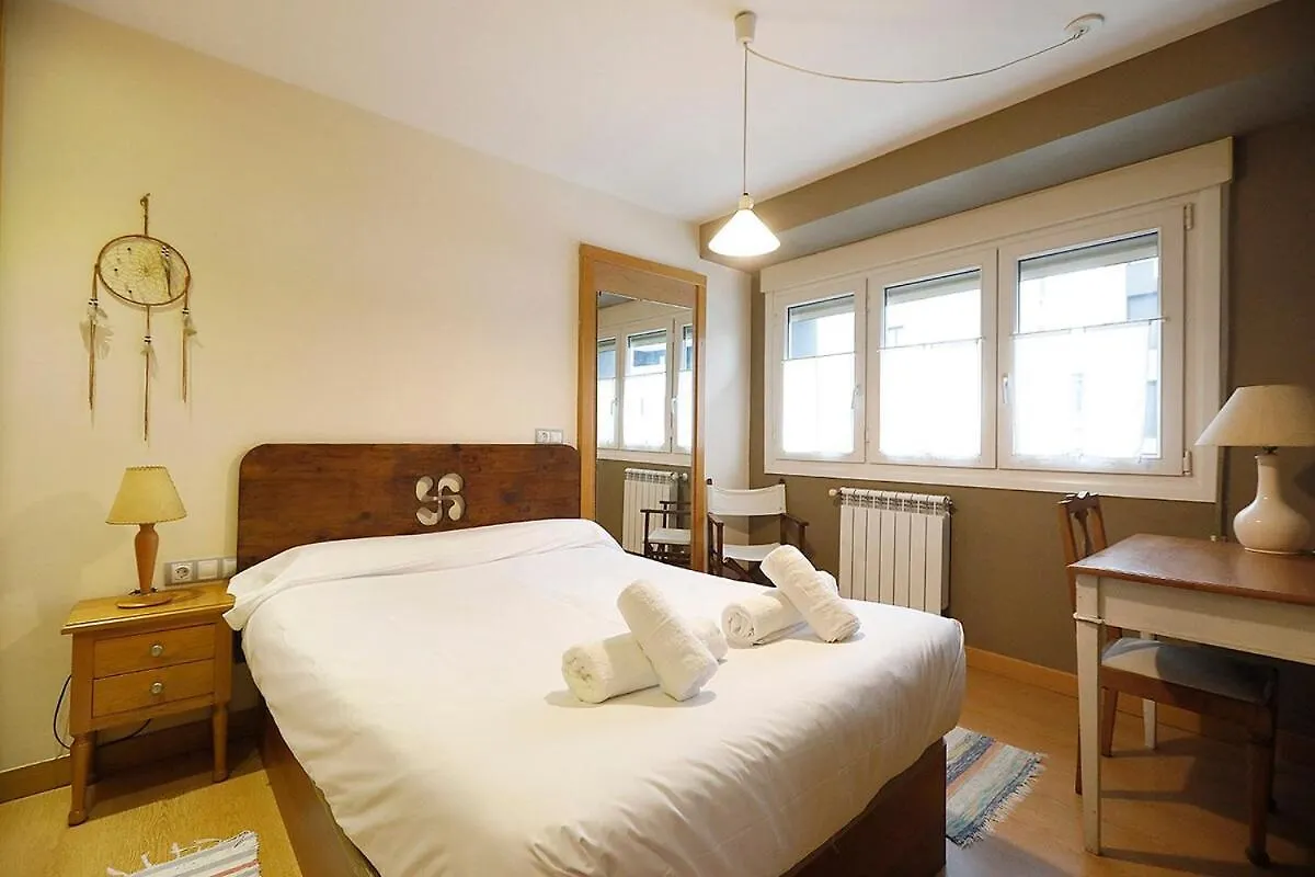 Bright apartment 2 bedrooms and 2 bathrooms, Balcony and views San Sebastian